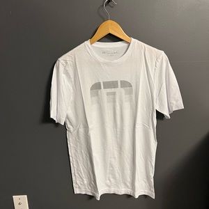 Travis Mathew T-shirt